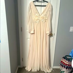 Elegant Cream Long Sleeve Dress